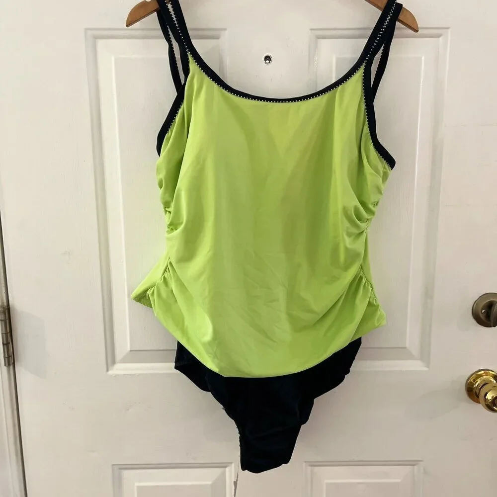 Miraclesuit Plus-Size Double Strap Slimming Middle One-Piece Swimsuit Sz 16W